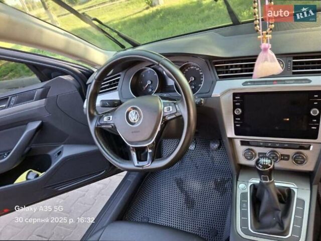 Чорний Фольксваген Пассат, об'ємом двигуна 1.6 л та пробігом 309 тис. км за 12600 $, фото 7 на Automoto.ua