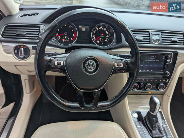 Черный Фольксваген Пассат, объемом двигателя 1.8 л и пробегом 151 тыс. км за 14500 $, фото 27 на Automoto.ua