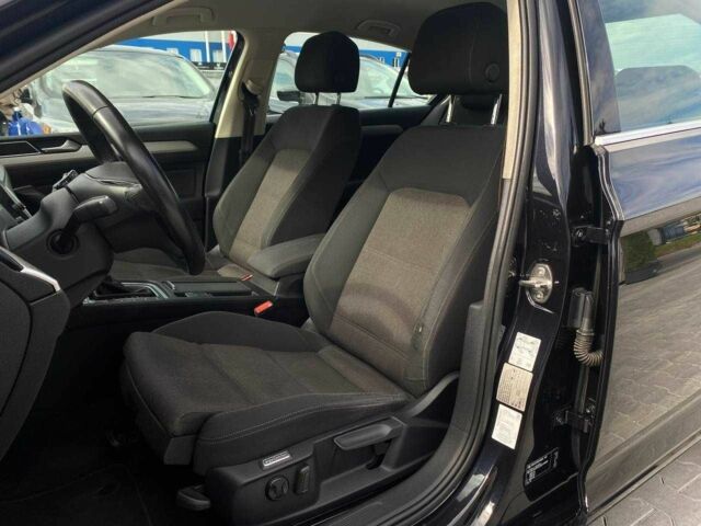 Черный Фольксваген Пассат, объемом двигателя 1.6 л и пробегом 313 тыс. км за 13490 $, фото 19 на Automoto.ua