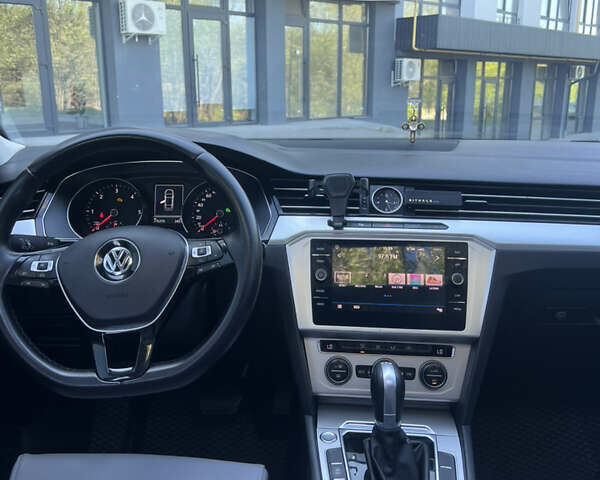 Черный Фольксваген Пассат, объемом двигателя 1.6 л и пробегом 222 тыс. км за 16000 $, фото 12 на Automoto.ua