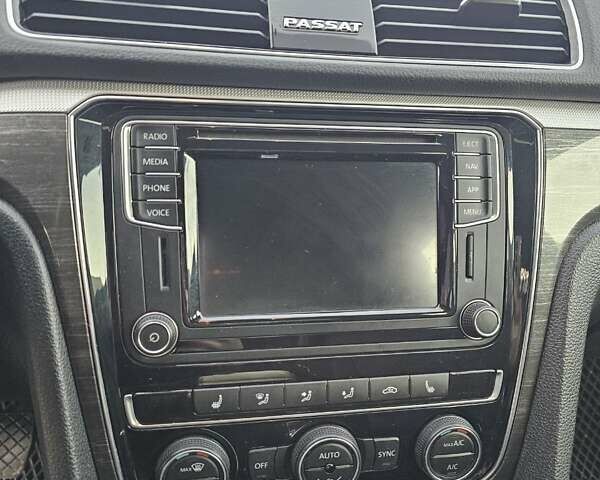 Черный Фольксваген Пассат, объемом двигателя 1.98 л и пробегом 200 тыс. км за 10800 $, фото 27 на Automoto.ua