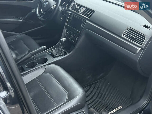 Черный Фольксваген Пассат, объемом двигателя 1.8 л и пробегом 127 тыс. км за 14000 $, фото 25 на Automoto.ua