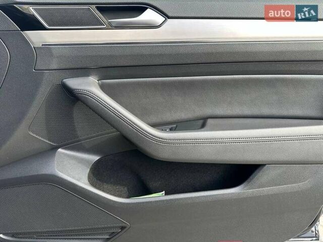 Черный Фольксваген Пассат, объемом двигателя 2 л и пробегом 181 тыс. км за 21990 $, фото 23 на Automoto.ua