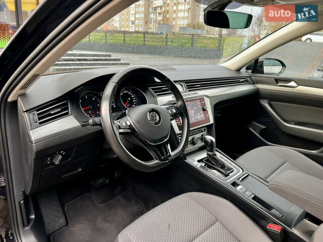 Черный Фольксваген Пассат, объемом двигателя 1.97 л и пробегом 306 тыс. км за 14750 $, фото 41 на Automoto.ua