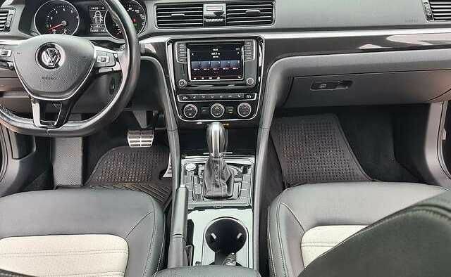 Фольксваген Пассат 2018 в Одессе на Automoto.ua Черный Фольксваген Пассат, объемом двигателя 3.6 л и пробегом 156 тыс. км за 12500 $, фото 10 на Automoto.ua