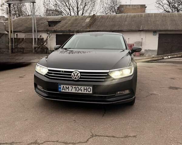 Черный Фольксваген Пассат, объемом двигателя 1.8 л и пробегом 249 тыс. км за 16700 $, фото 4 на Automoto.ua