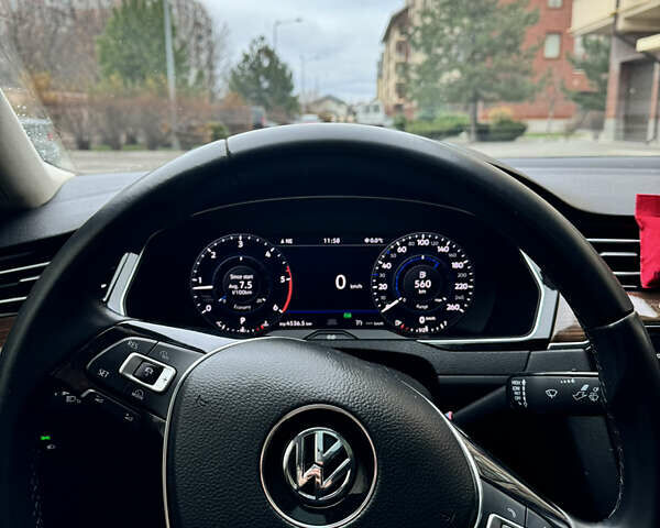 Фольксваген Пассат 2018 в Запорожье на Automoto.ua Черный Фольксваген Пассат, объемом двигателя 1.97 л и пробегом 217 тыс. км за 20600 $, фото 16 на Automoto.ua