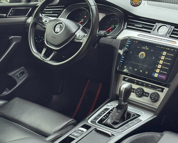 Черный Фольксваген Пассат, объемом двигателя 1.97 л и пробегом 225 тыс. км за 15950 $, фото 138 на Automoto.ua