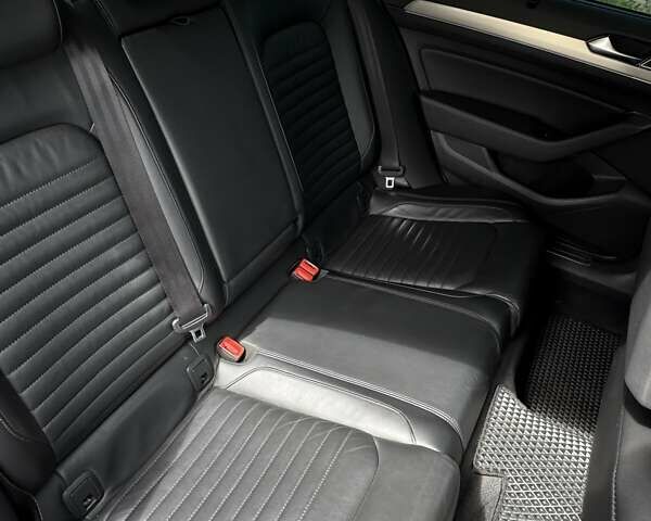 Черный Фольксваген Пассат, объемом двигателя 1.97 л и пробегом 255 тыс. км за 17999 $, фото 16 на Automoto.ua