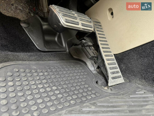 Чорний Фольксваген Пассат, об'ємом двигуна 2 л та пробігом 145 тис. км за 17200 $, фото 54 на Automoto.ua