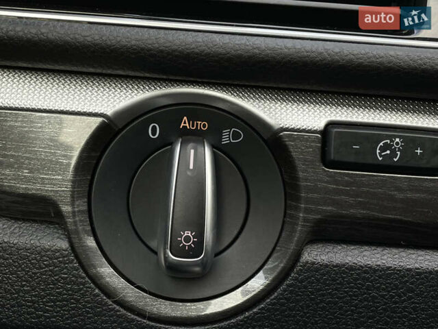 Чорний Фольксваген Пассат, об'ємом двигуна 2 л та пробігом 147 тис. км за 11900 $, фото 36 на Automoto.ua