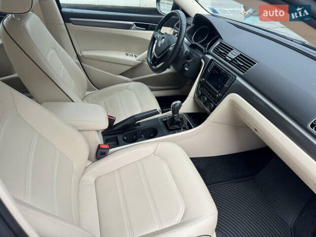 Черный Фольксваген Пассат, объемом двигателя 1.98 л и пробегом 25 тыс. км за 16399 $, фото 27 на Automoto.ua