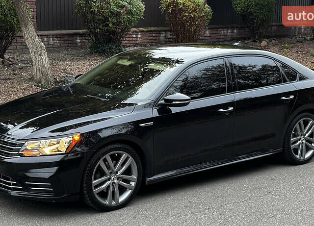 Черный Фольксваген Пассат, объемом двигателя 1.98 л и пробегом 110 тыс. км за 15500 $, фото 13 на Automoto.ua