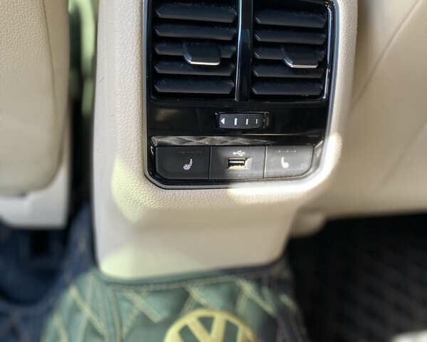 Черный Фольксваген Пассат, объемом двигателя 1.98 л и пробегом 134 тыс. км за 15199 $, фото 12 на Automoto.ua