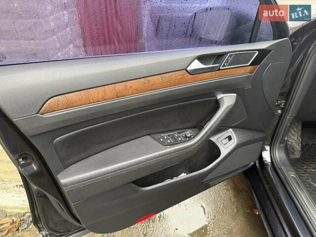 Черный Фольксваген Пассат, объемом двигателя 2 л и пробегом 258 тыс. км за 19500 $, фото 17 на Automoto.ua