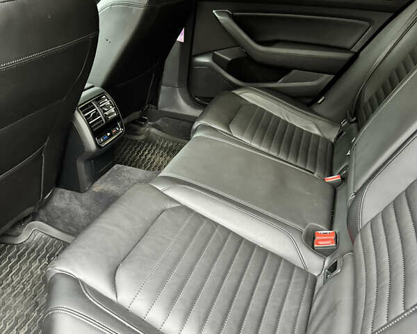 Фольксваген Пассат 2018 в Запорожье на Automoto.ua Черный Фольксваген Пассат, объемом двигателя 1.97 л и пробегом 217 тыс. км за 20600 $, фото 18 на Automoto.ua