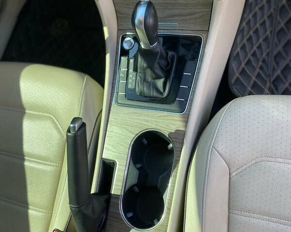 Черный Фольксваген Пассат, объемом двигателя 1.98 л и пробегом 134 тыс. км за 15199 $, фото 11 на Automoto.ua