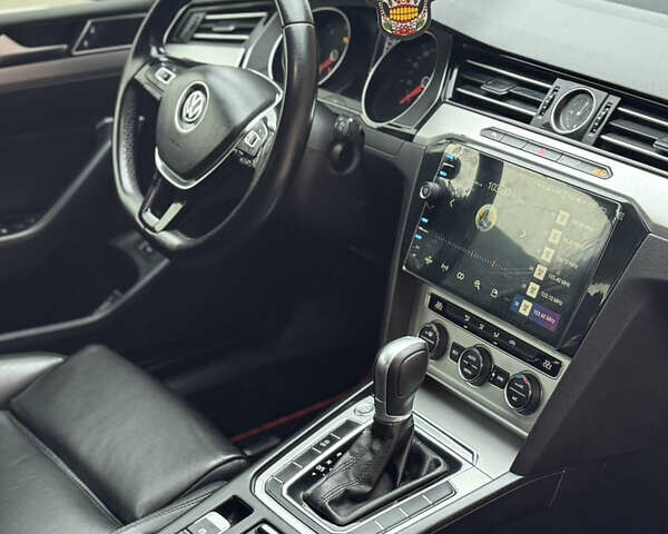 Черный Фольксваген Пассат, объемом двигателя 1.97 л и пробегом 225 тыс. км за 15950 $, фото 134 на Automoto.ua