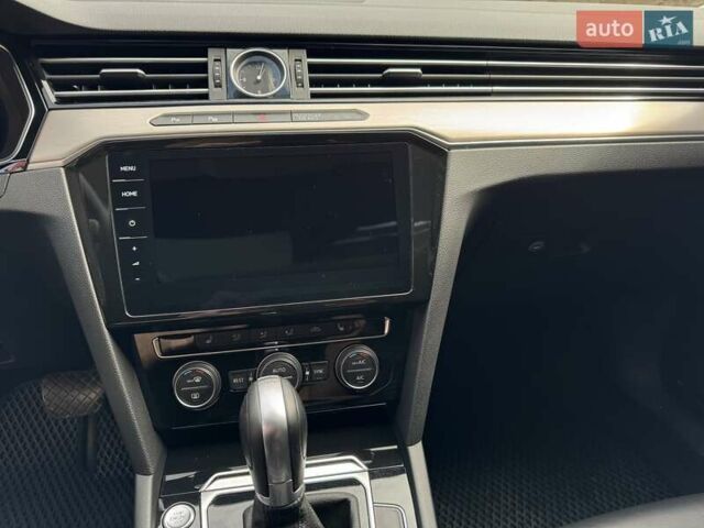 Черный Фольксваген Пассат, объемом двигателя 1.97 л и пробегом 255 тыс. км за 17999 $, фото 12 на Automoto.ua