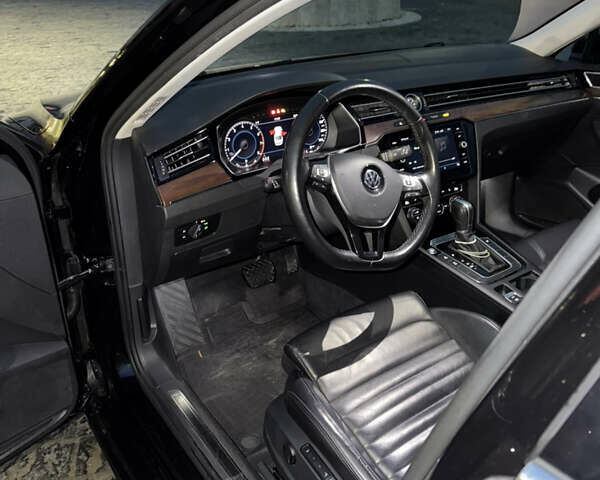 Чорний Фольксваген Пассат, об'ємом двигуна 1.8 л та пробігом 235 тис. км за 16500 $, фото 6 на Automoto.ua