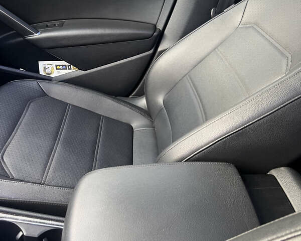 Черный Фольксваген Пассат, объемом двигателя 1.98 л и пробегом 335 тыс. км за 13000 $, фото 23 на Automoto.ua