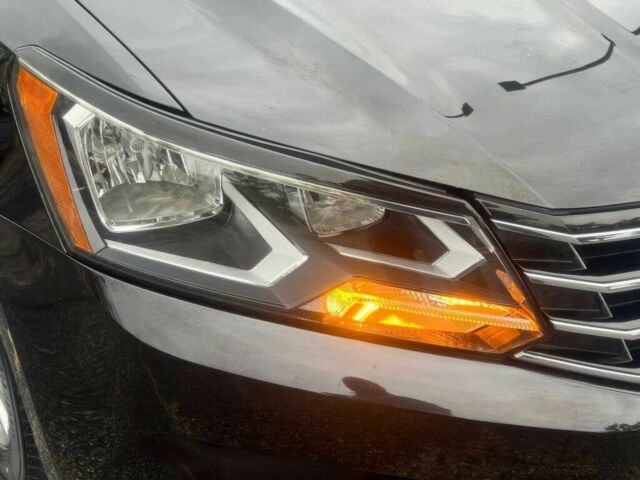 Чорний Фольксваген Пассат, об'ємом двигуна 2 л та пробігом 30 тис. км за 10300 $, фото 13 на Automoto.ua