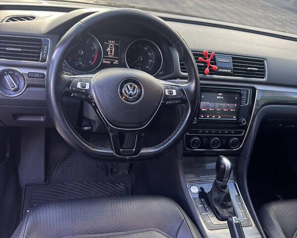 Черный Фольксваген Пассат, объемом двигателя 1.98 л и пробегом 335 тыс. км за 13000 $, фото 21 на Automoto.ua