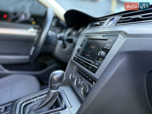 Чорний Фольксваген Пассат, об'ємом двигуна 2 л та пробігом 119 тис. км за 17900 $, фото 9 на Automoto.ua