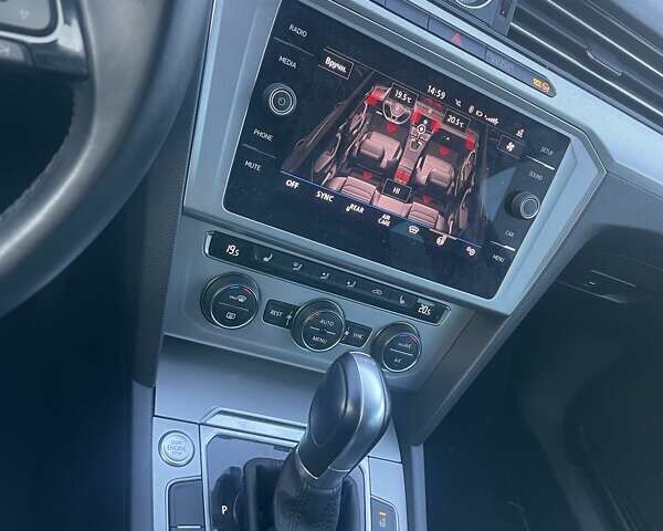 Чорний Фольксваген Пассат, об'ємом двигуна 1.8 л та пробігом 160 тис. км за 16000 $, фото 4 на Automoto.ua