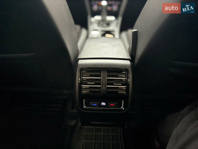 Черный Фольксваген Пассат, объемом двигателя 2 л и пробегом 196 тыс. км за 18800 $, фото 56 на Automoto.ua