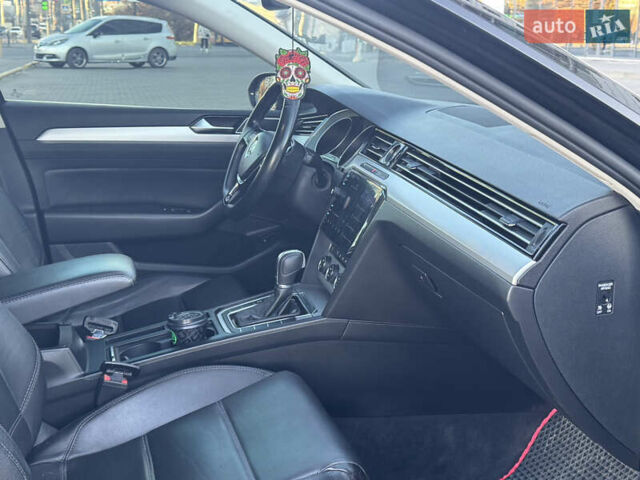 Черный Фольксваген Пассат, объемом двигателя 1.97 л и пробегом 225 тыс. км за 15950 $, фото 51 на Automoto.ua