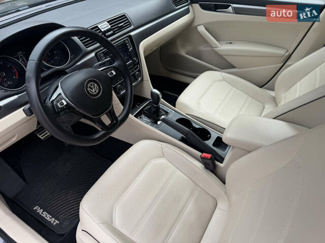 Черный Фольксваген Пассат, объемом двигателя 1.98 л и пробегом 25 тыс. км за 16399 $, фото 26 на Automoto.ua