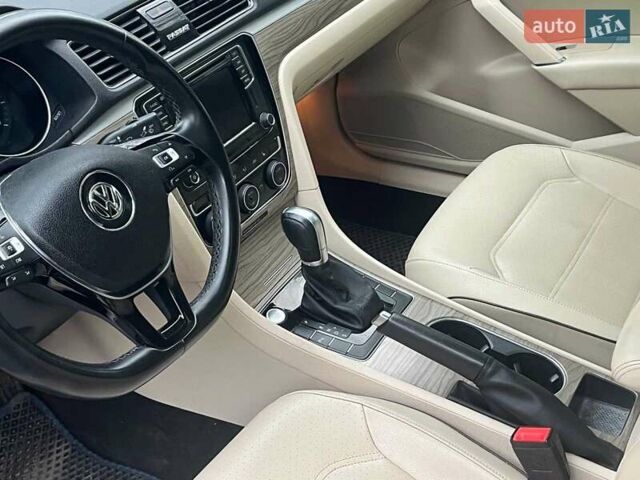 Чорний Фольксваген Пассат, об'ємом двигуна 2 л та пробігом 162 тис. км за 13790 $, фото 18 на Automoto.ua