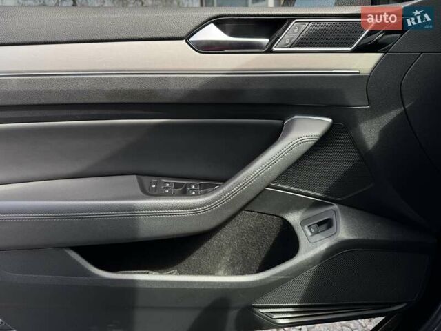 Черный Фольксваген Пассат, объемом двигателя 1.97 л и пробегом 255 тыс. км за 17999 $, фото 14 на Automoto.ua