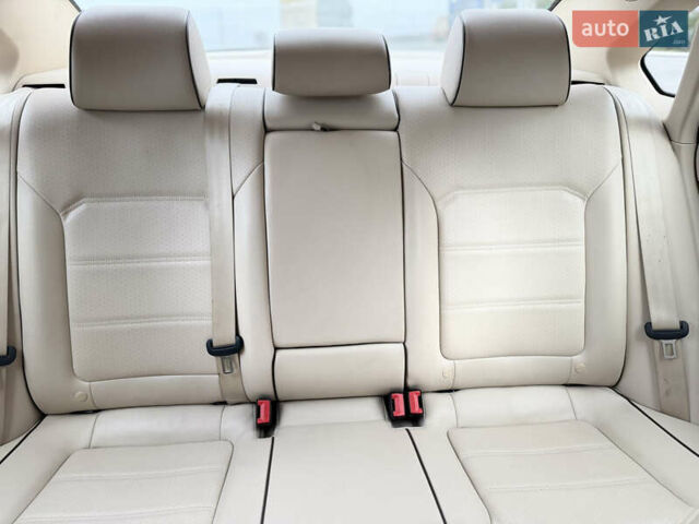 Чорний Фольксваген Пассат, об'ємом двигуна 2 л та пробігом 55 тис. км за 16200 $, фото 20 на Automoto.ua