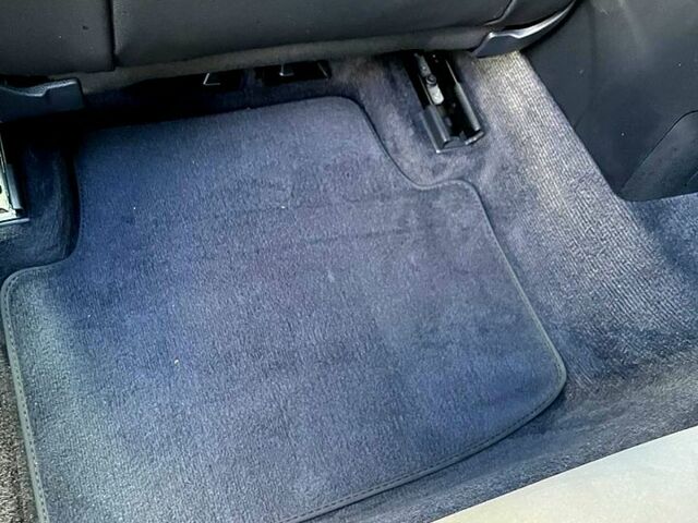 Черный Фольксваген Пассат, объемом двигателя 1.8 л и пробегом 103 тыс. км за 18500 $, фото 7 на Automoto.ua