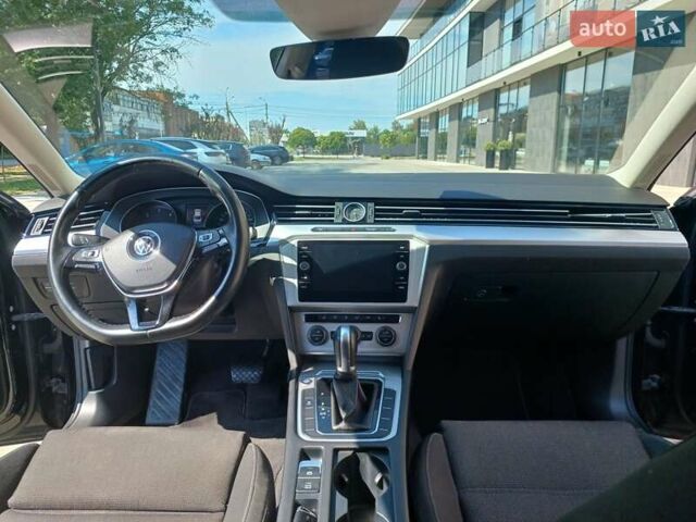 Черный Фольксваген Пассат, объемом двигателя 1.97 л и пробегом 260 тыс. км за 17500 $, фото 7 на Automoto.ua