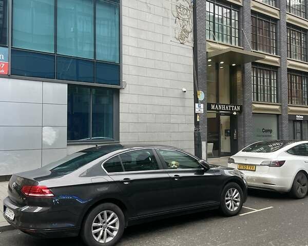 Чорний Фольксваген Пассат, об'ємом двигуна 1.8 л та пробігом 160 тис. км за 16000 $, фото 9 на Automoto.ua