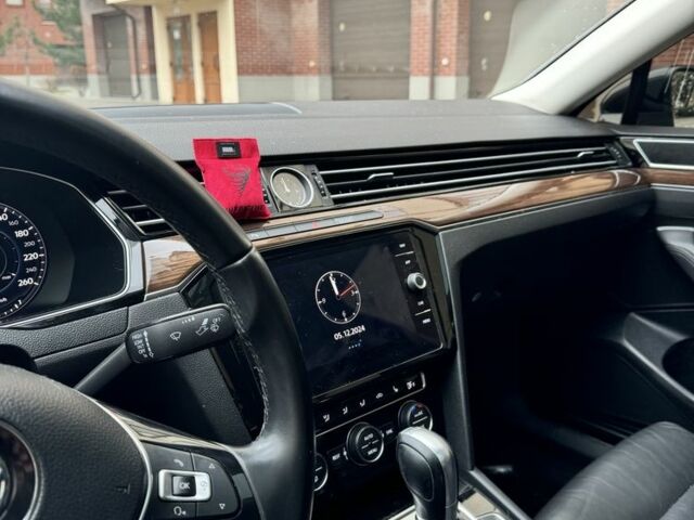 Чорний Фольксваген Пассат, об'ємом двигуна 2 л та пробігом 217 тис. км за 20600 $, фото 5 на Automoto.ua