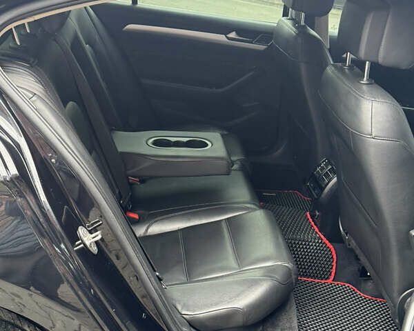 Черный Фольксваген Пассат, объемом двигателя 1.97 л и пробегом 225 тыс. км за 15950 $, фото 131 на Automoto.ua