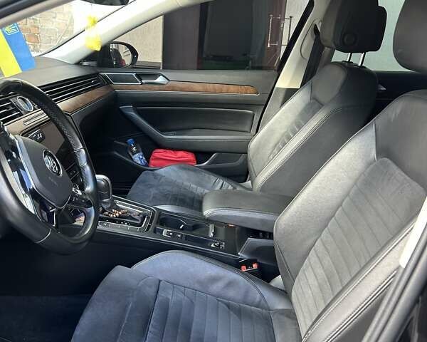 Черный Фольксваген Пассат, объемом двигателя 1.97 л и пробегом 190 тыс. км за 25500 $, фото 4 на Automoto.ua