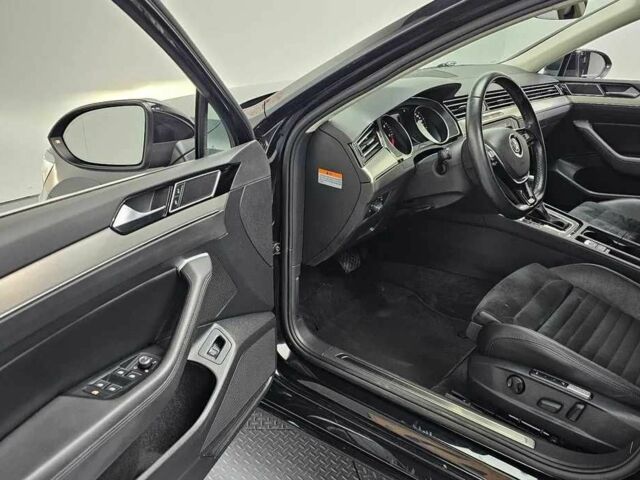 Черный Фольксваген Пассат, объемом двигателя 2 л и пробегом 107 тыс. км за 4200 $, фото 7 на Automoto.ua