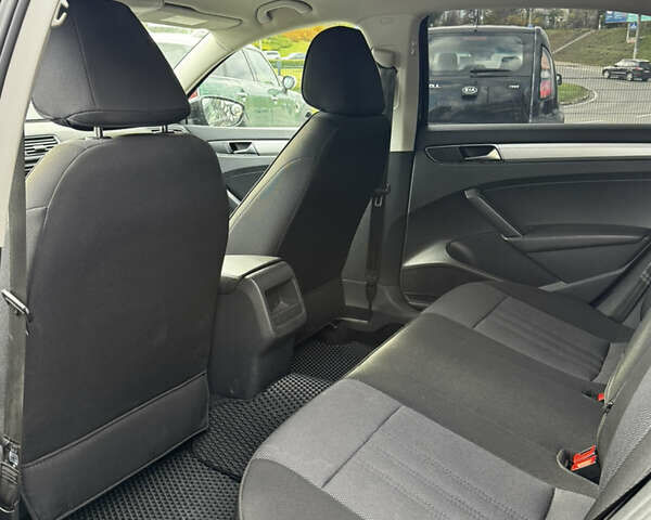 Черный Фольксваген Пассат, объемом двигателя 1.98 л и пробегом 143 тыс. км за 12500 $, фото 6 на Automoto.ua