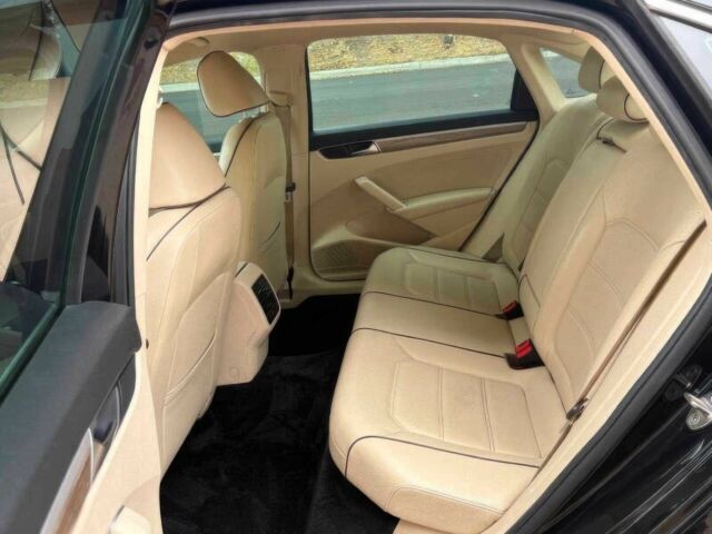 Чорний Фольксваген Пассат, об'ємом двигуна 2 л та пробігом 45 тис. км за 11200 $, фото 12 на Automoto.ua