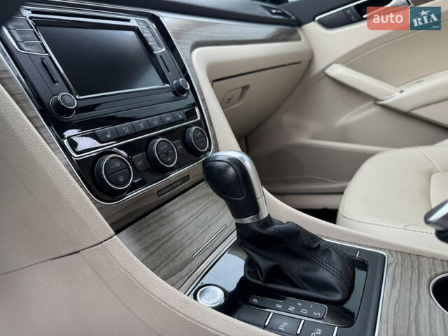 Чорний Фольксваген Пассат, об'ємом двигуна 2 л та пробігом 145 тис. км за 17200 $, фото 34 на Automoto.ua