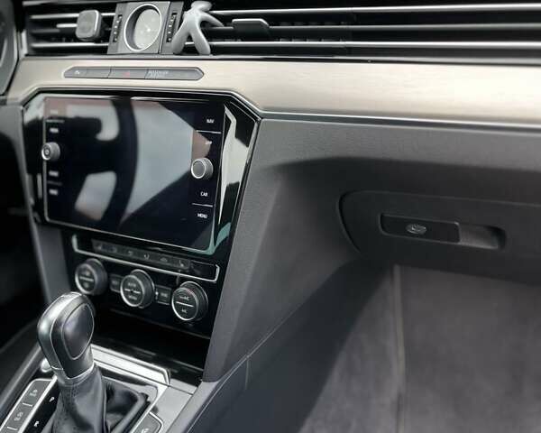 Черный Фольксваген Пассат, объемом двигателя 2 л и пробегом 176 тыс. км за 22300 $, фото 54 на Automoto.ua