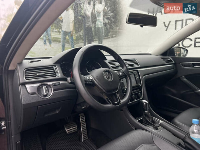 Чорний Фольксваген Пассат, об'ємом двигуна 2 л та пробігом 153 тис. км за 11900 $, фото 45 на Automoto.ua