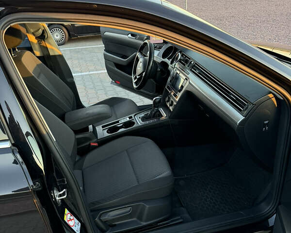 Фольксваген Пассат 2018 в Киеве на Automoto.ua Черный Фольксваген Пассат, объемом двигателя 1.97 л и пробегом 224 тыс. км за 16900 $, фото 3 на Automoto.ua