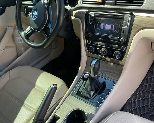 Черный Фольксваген Пассат, объемом двигателя 1.98 л и пробегом 134 тыс. км за 15199 $, фото 10 на Automoto.ua