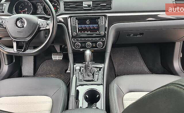 Фольксваген Пассат 2018 в Одессе на Automoto.ua Черный Фольксваген Пассат, объемом двигателя 3.6 л и пробегом 156 тыс. км за 14500 $, фото 3 на Automoto.ua